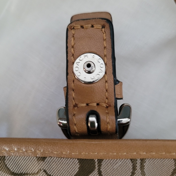 Coach Hampton Wristlet Y2K In Camel Leather
